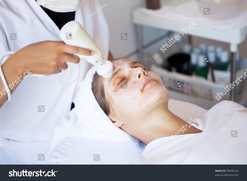 stock-photo-the-girl-doing-cosmetic-procedures-in-spa-clinic-99049163